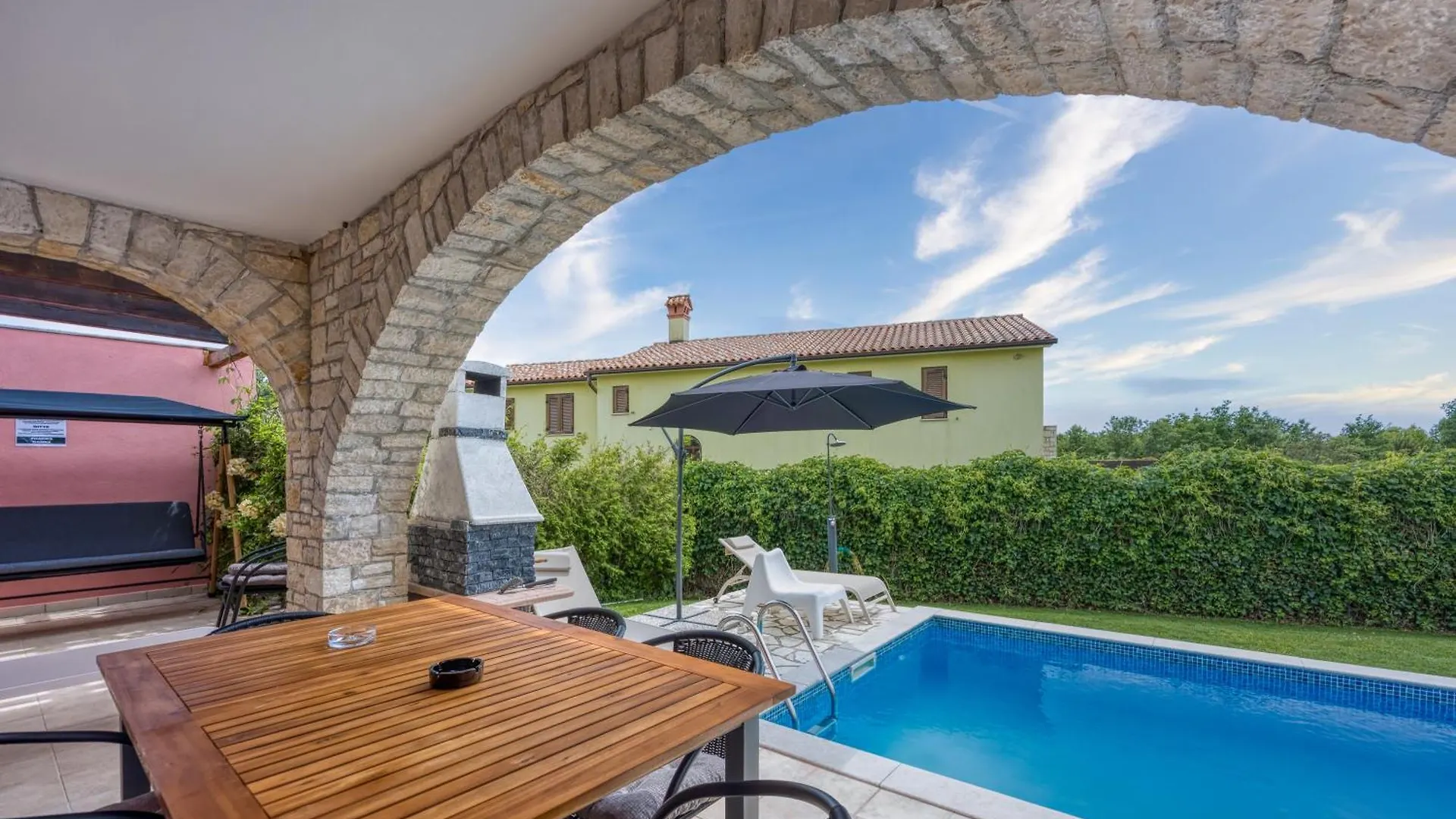 Villa Kontesici 12 Marasi